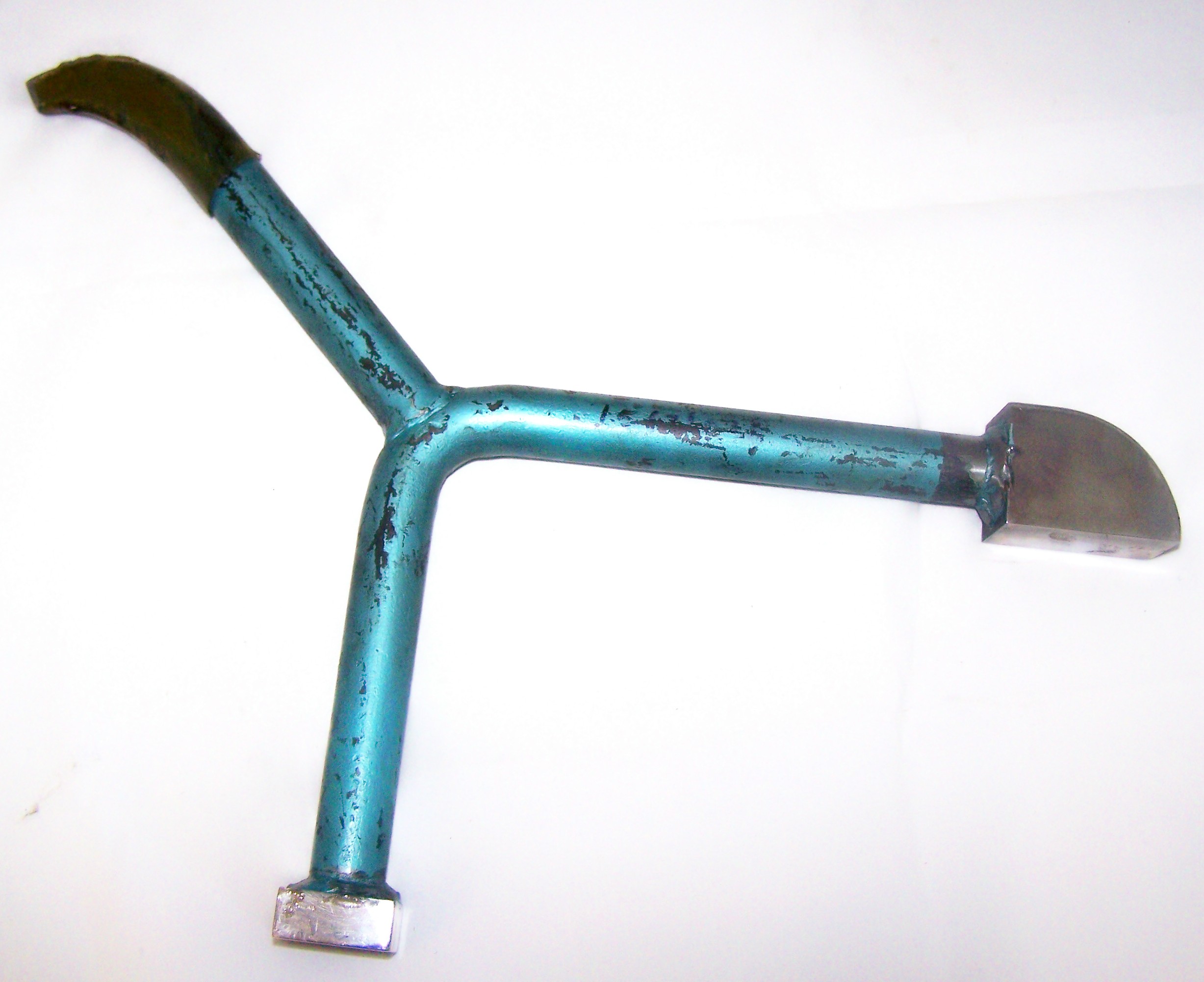 Vaughan Three-Arm Stake